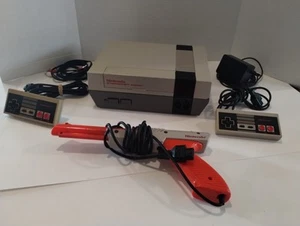 NES Nintendo Entertainment System Original Console Working Controllers&Cable - Picture 1 of 12