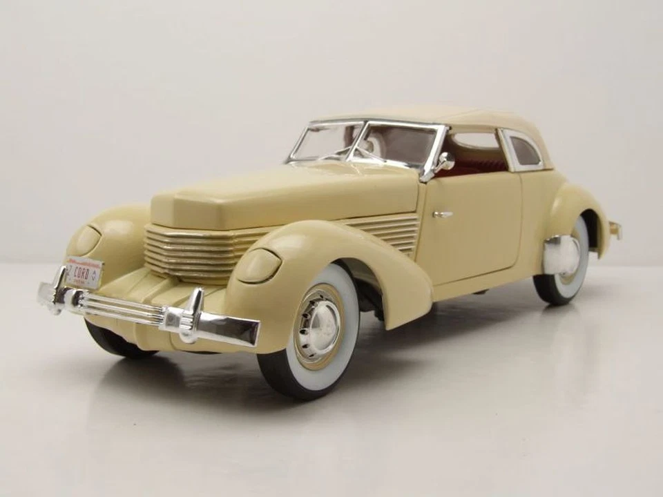 Cord 810 1936 Giallo Modellino 1:18 Signature Models - Immagine 1 di 4
