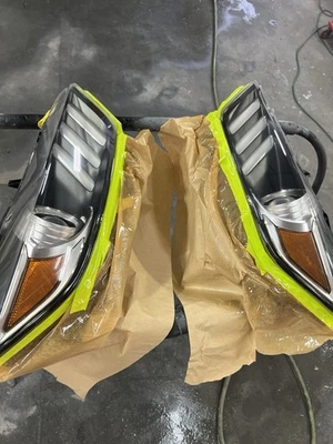 Juego de faros izquierdo y derecho Ford Mustang 2015-2017 OEM Foto 1 de 3