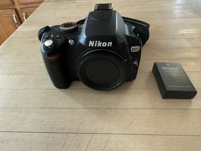 Цифровая зеркальная камера Nikon D60 10,2 Мп черная - корпус с аккумулятором - Изображение 1 из 4