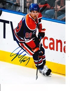 EDMONTON OILERS SAM GAGNER SIGNED ALONG BOARDS 8X10 - Picture 1 of 1