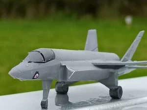 1/144 model F35 Lightning x 2 - Picture 1 of 5