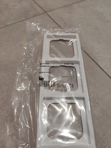 Busch-Jaeger 1723-184 Rahmen 3-fach studioweiß 2CKA001754A4175 - Bild 1 von 2