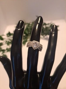 925 Sterling CZ Heart Shaped Ladies Ring Sz 5 Beautiful And Believable - Picture 1 of 6