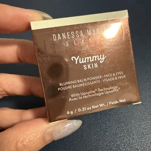 Danessa Myricks Yummy Skin Blurring Balm Powder UNIVERSAL 0.21 oz Travel Sealed - Picture 1 of 2