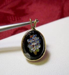 VINTAGE 14K YELLOW GOLD OVAL SHAPE ONYX WITH MULT COLOR INLAY PENDANT 1.5 GRAMS - Picture 1 of 5