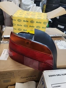 FANALE POSTERIORE SINISTRO HELLA 9EL146293-031 BMW SERIE 5 E39 1995- NUOVO EX OE - Imagen 1 de 7