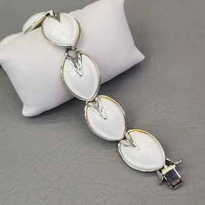Vintage Leaf Bracelet White Acrylic Linked Silver Tone 7" - Picture 1 of 16