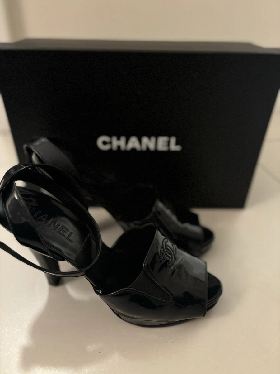 靴 CHANEL BLACK ANKLE STRAP WRAP HEELS 靴 CHANEL BLACK ANKLE STRAP WRAP HEELS Chanel Black Ankle Strap