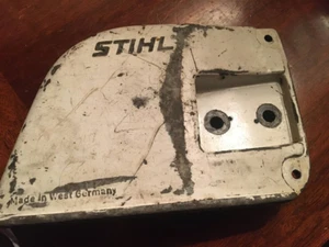 BUONA COPERTURA FRIZIONE LATERALE USATA MOTOSEGA STIHL 030 031 032 PRODUTTORE DI APPARECCHIATURE ORIGINALI--SPEDIZIONE GRATUITA - Foto 1 di 3