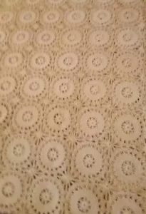 Vintage Hand Crocheted Lace Queens/King Bedspread Floral With Scalloped Edges - Picture 1 of 6