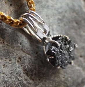 Colgante de plata .925 diamante crudo negro natural de 1,12 quilates sin cortar - Imagen 1 de 3