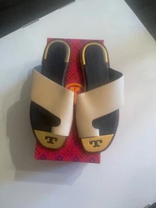 NEU Tory Burch Selby Zehenring Pantoletten hellbraun goldfarbenes Leder flache Sandalen Gr. 7M Neu im Karton - Bild 1 von 6
