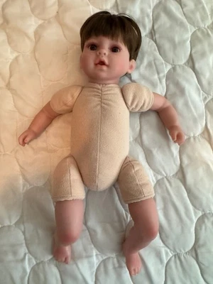 "Muñeca bebé renacida Kaydora bebé muñeca renacida realista niño cabello castaño ojos azules 17""" Foto 1 de 4