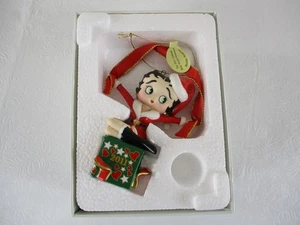Ornamento Betty Boop Danbury come nuovo 2011 "Holiday Surprise" nuovo con scatola - Foto 1 di 11
