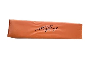 MICHAEL VICK SIGNED END ZONE PYLON BECKETT AUTHENTIC EAGLES, FALCONS - Picture 1 of 3