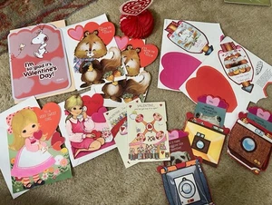 Lot Of 12 Unused Vintage Valentine Cards Hallmark Ambassador Honeycomb Dec - Picture 1 of 7