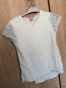 T-Shirt - Picture 1 of 2