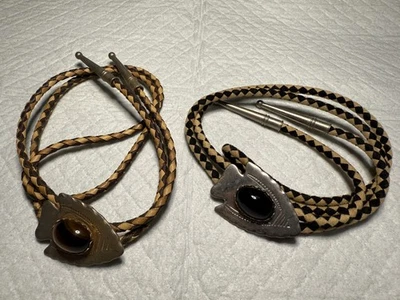 Corbatas Bolo Punta de Flecha De Colección Ojo de Tigre + Tono Dorado y Ónix + Puntas de Cordones Tono Plateado Foto 1 de 4