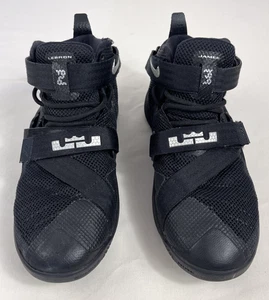 Nike LEBRON SOLDIER IX Boys Basketball Shoes 776471 -001, Black Size 5Y - Picture 1 of 7