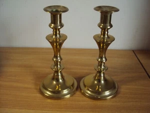 A Pair Of Victorian Brass Candlesticks With Original Candle Pushers - Picture 1 of 5