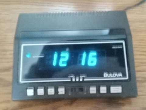 BULOVA DIGITAL ALARM CLOCK VINTAGE 1980's DUAL ALARM/DATE Cover