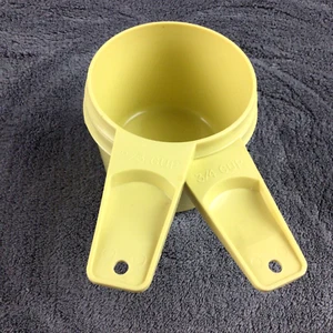 Vintage Tupperware Measuring 3/4 & 2/3 Cups Harvest Gold Yellow #762 / #763 - Picture 1 of 5