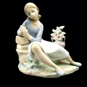 LLADRO Rosalinda 1973-83 Porcelain Figural 4836 Mint - No Box - Picture 1 of 9