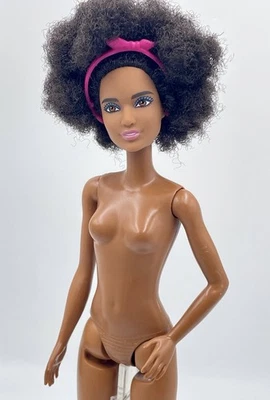 Boneca Barbie Fashionista 2016 Afro-Americana Afro Puff Cabelo Encaracolado NUA - Imagem 1 de 4