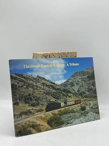 The Otago Central Railway A Tribute Tony Hurst Softcover NZ Trains History Photo - Imagen 1 de 2