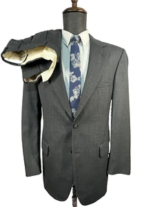 BILL BLASS Mens Gray Wool Pinstripe Pleated 2 Pc Suit 40R Jacket 34x29 Pant - Picture 1 of 14