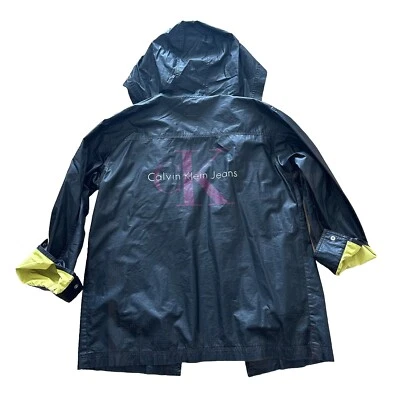 Abrigo de lluvia negro cortavientos vintage años 90 CALVIN KLEIN JEANS para hombre pequeño Foto 1 de 4