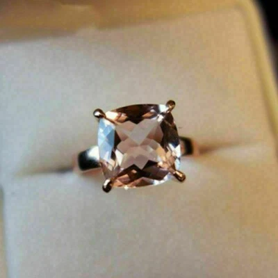 Anillo de compromiso solitario de morganita creado en laboratorio de 2 quilates enchapado en oro rosa de 14 quilates en plata Foto 1 de 4