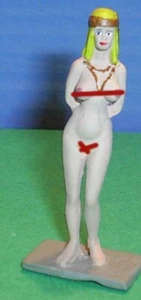 SPIELZEUG SOLDATEN BLECH URALT SEXY AMAZONENKÖNIGIN 54M - Bild 1 von 2