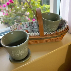 Kleiner 60er Jahre 6" Longaberger gefütterter Korb mit 2 CollectorsClub Blumentöpfen - Bild 1 von 4