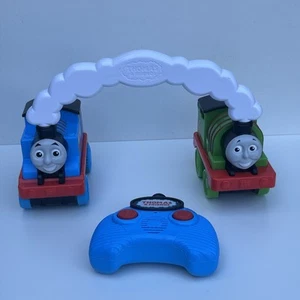 Thomas & Friends Zug 🚂 Race & Chase Thomas Tank & Percy Spielzeug - mit Steuerung. - Bild 1 von 12