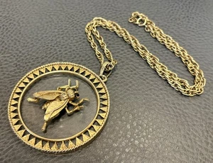 RIESIGER RUNWAY 80’er VINTAGE Biene Glas Anhänger STATEMENT Halskette GOLDFARBEN - Bild 1 von 12