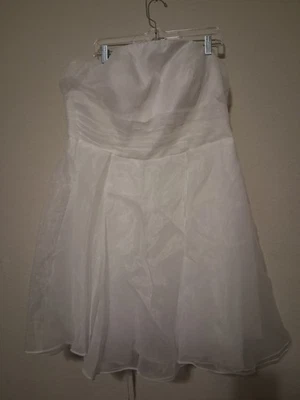 Kiss Your Dreams Short White Wedding Dress 22 Barn Country Farmhouse Wedding  - Image 1 of 4