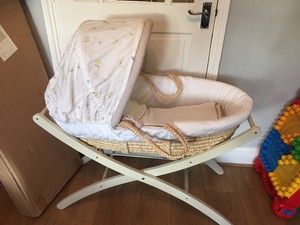 obaby winnie the pooh moses basket
