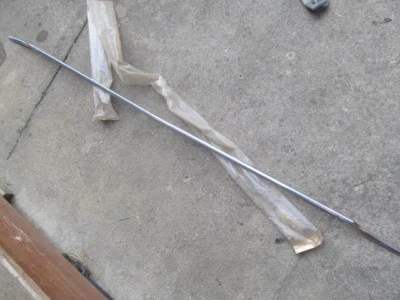 AMC Rambler Classic & Marlin 1965-66 NOS moldura de labios con capucha Foto 1 de 4