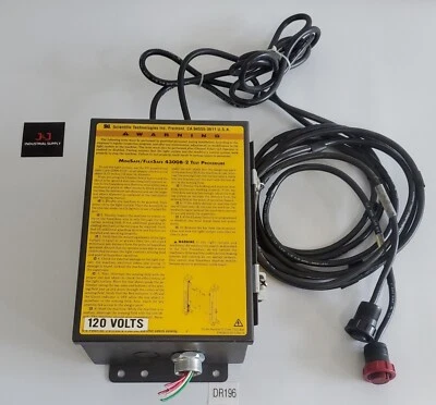*PREOWNED* Sti 70011-1000 Light Curtain Controller 70010-0440 w/ Cables & Key - Image 1 of 4
