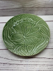 BORDALLO PINHEIRO Embossed Flowers Dinner Plate - Green 10 in - Made in Portugal - Picture 1 of 8
