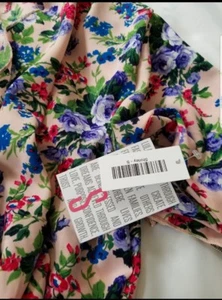 Nuevo con etiquetas LuLaRoe Shirley Pequeño 💕 Rosas Púrpura Azul Floral 💕 Kimono Rosa Claro Pálido - Imagen 1 de 9