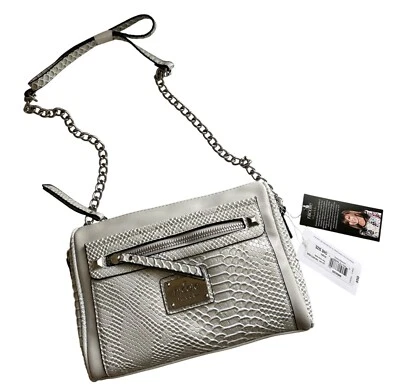 Bolso Bandolera Nicole Miller Imitación Piel de Serpiente “Tess” Gris con Correa de Cadena Foto 1 de 4