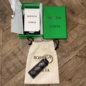 Nuevo con etiquetas Llavero Bottega Veneta Intrecciato Tab Cuero Marrón $390 NUEVO - Imagen 1 de 3