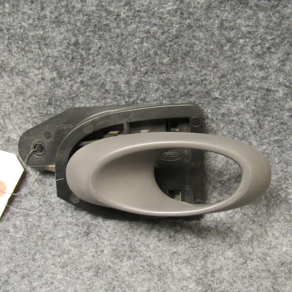 1996-1999 Ford Taurus Sedan LH maçaneta interna dianteira ou traseira cinza fabricante de equipamento original E50 - Imagem 1 de 3