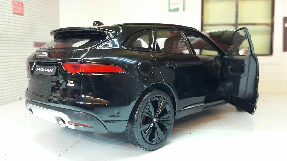 Jaguar F Pace Black 2016 4x4 V6 Welly 1:24 Detailed Interior Diecast Scale Model - Image 1 of 4