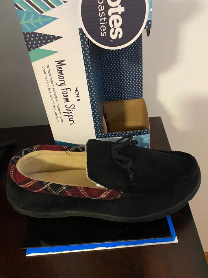 MEN'S SIZE 9/10 TOTES TOASTIES MEMORY FOAM SLIPPERS