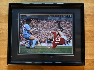 Dennis Law Hand Signed Large Framed Manchester United Photo With COA - Picture 1 of 5