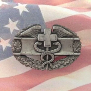 U.S. ARMY COMBAT MEDICAL BADGE | 1ST AWARD | WAR | MILITARY - Picture 1 of 2